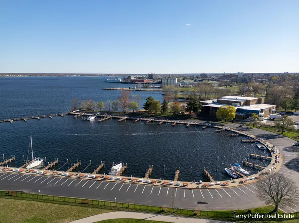 954 Boardwalk Cove Dr, Muskegon, MI 49441