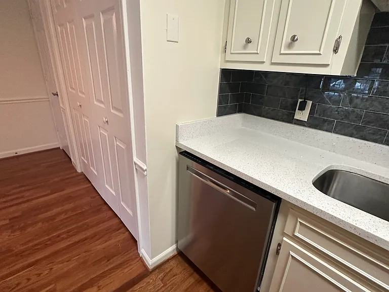 2905 Burch Ave #10 — Photo 24