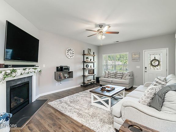 4th image of 5427 Calvert Ln