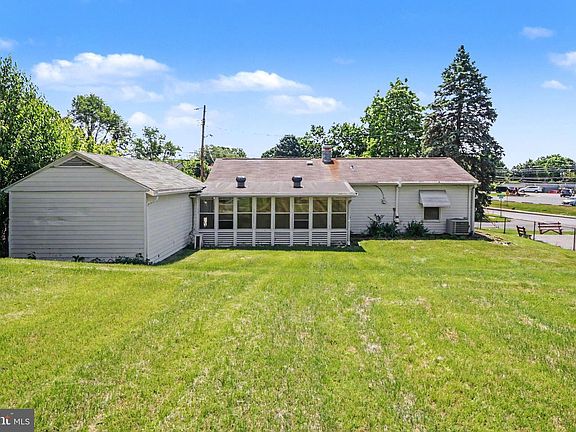 4th image of 1024 Buttonwood Dr