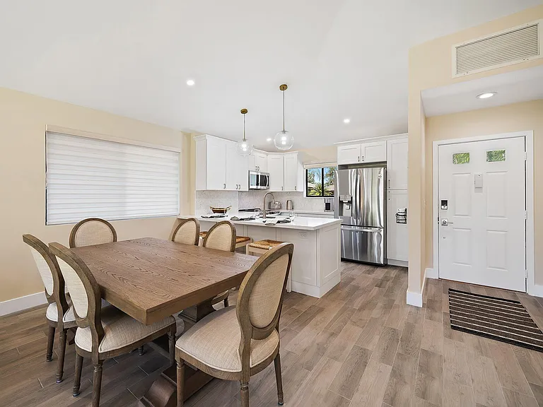 821 Club Dr — Photo 6