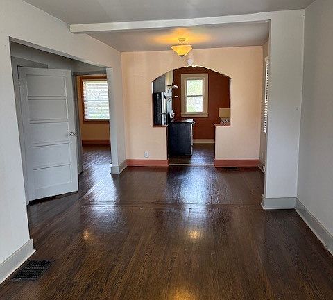 2nd image of 1009 Broadmoor Dr #B