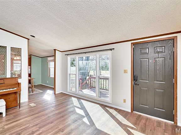 3rd image of 103 E Lark Dr #A