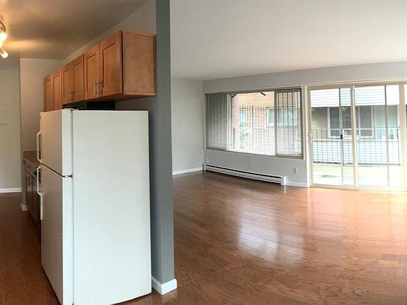 4th image of 414 Belmont Ave E APT 201