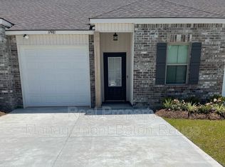 17481 Berkshire Dr, Prairieville, LA 70769