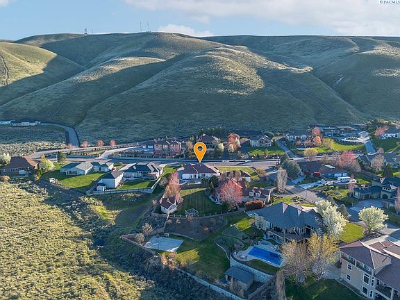 3rd image of 1348 Country Ridge Dr