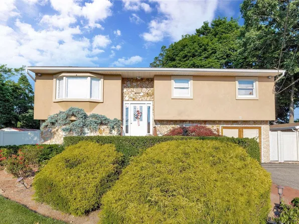 57 Osceola Avenue, Deer Park, NY 11729