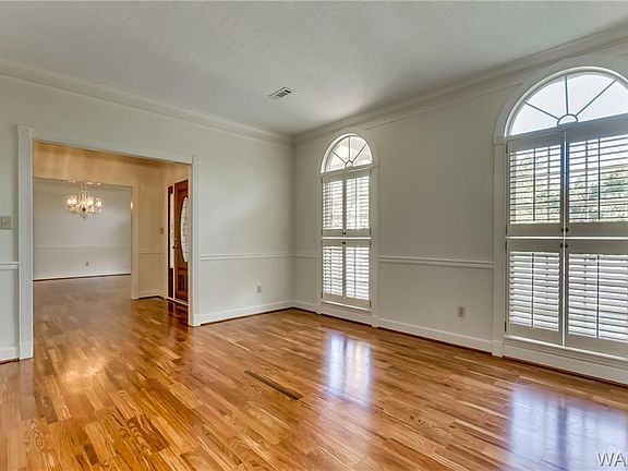 5th image of 3011 Saratoga Ln