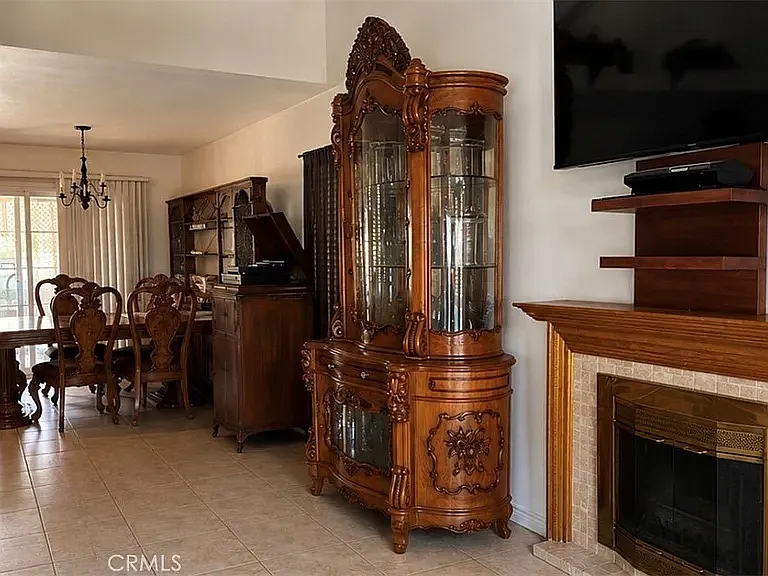 3 bed, 1200 sqft, $3,075 — Photo 3