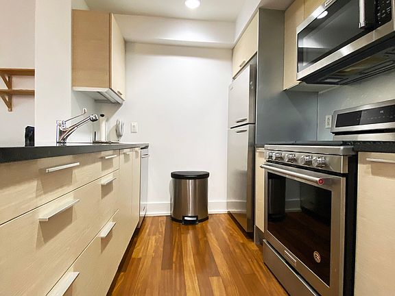 3rd image of 350 W 42nd St APT 25M