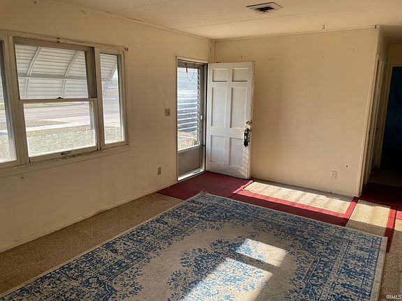 3rd image of 717 Gibson St