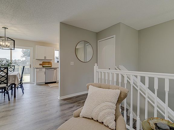 5th image of 430 Wagon Wheel Cir