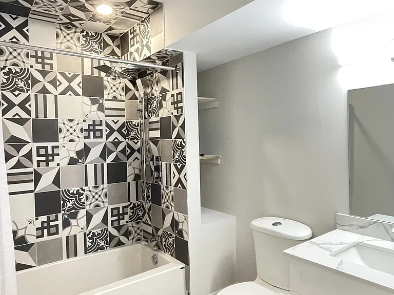 165 Manning Ave #BASEMENT — Photo 17