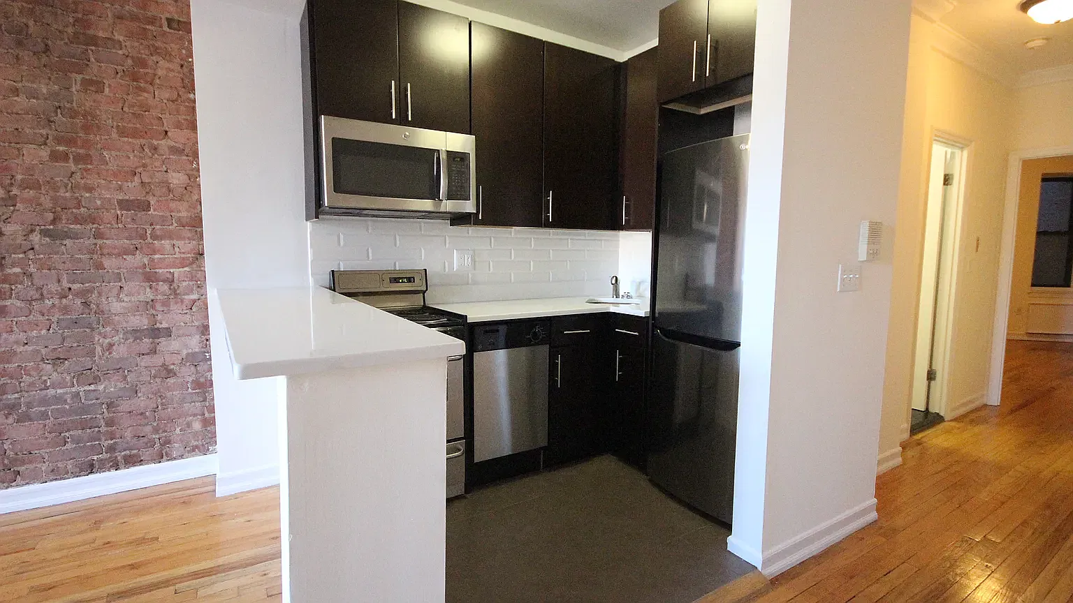 906 Amsterdam Ave — Photo 3