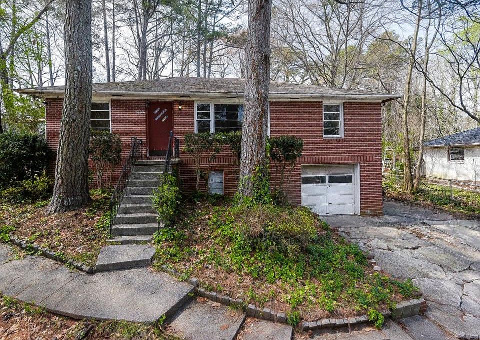 1st image of 105 Larose Cir SE
