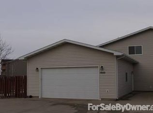 1940 16th St NW, Minot, ND 58703