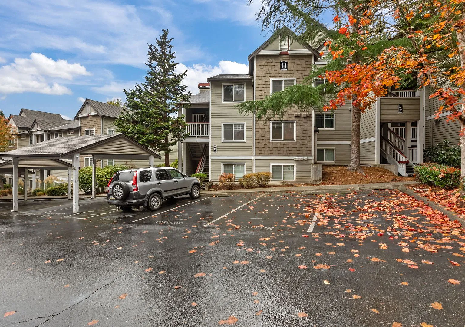 18501 SE Newport Way — Photo 1