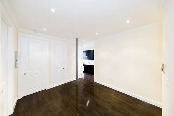 Rented by Icon Realty Management | media 32