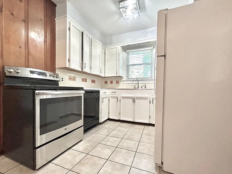 2428 Orpine Ave — Photo 14