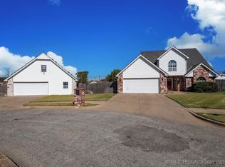 4700 Sunview Pl, Bartlesville, OK 74006