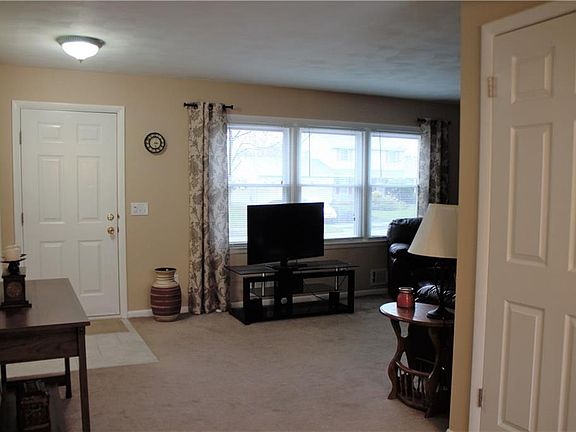 2nd image of 21 Sandhurst Dr