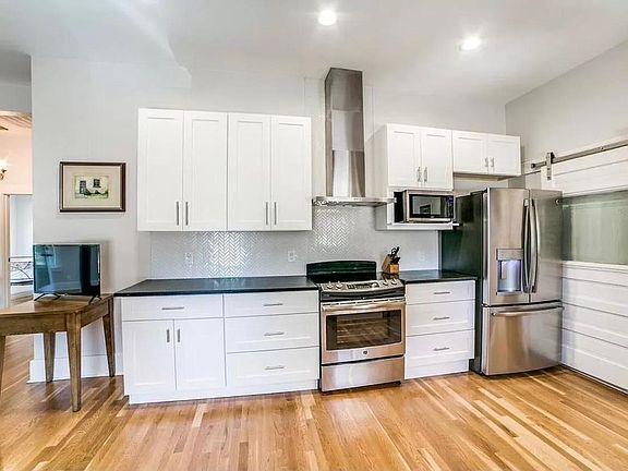 3rd image of 314 Baltimore Ave #1