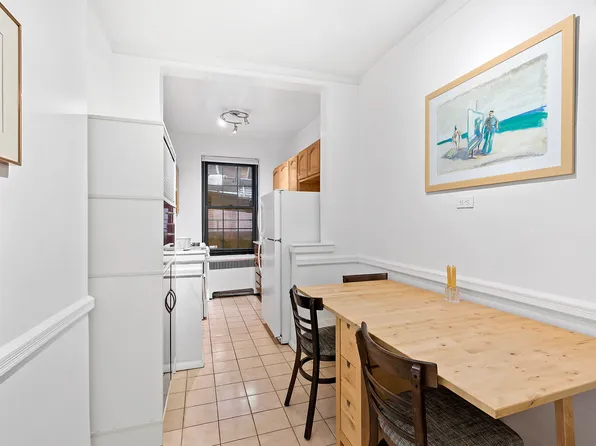 50 Park Terrace West 1B image 4 of 5