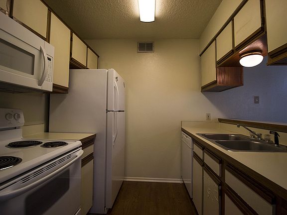 4th image of 218 N Texas Blvd APT 302