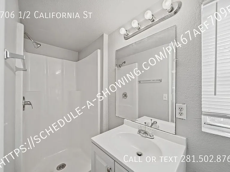 1706 1/2 California St — Photo 8