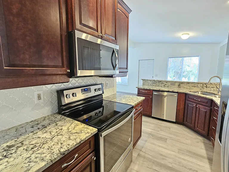 341 Bayshore Dr — Photo 16