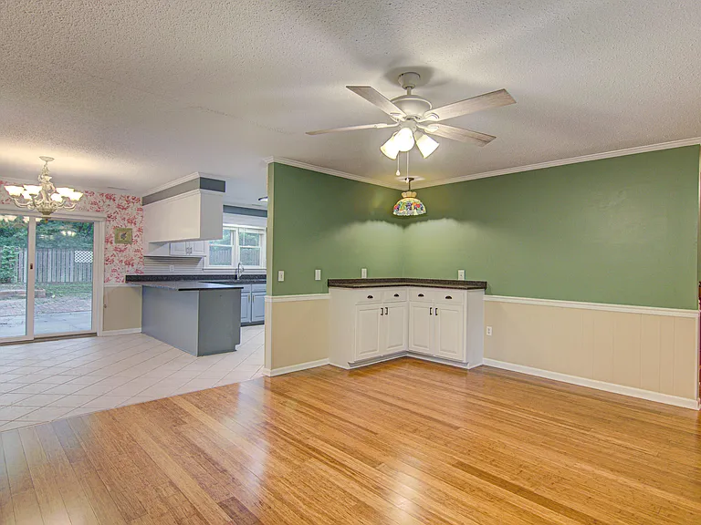 2315 Treetop Ln — Photo 5