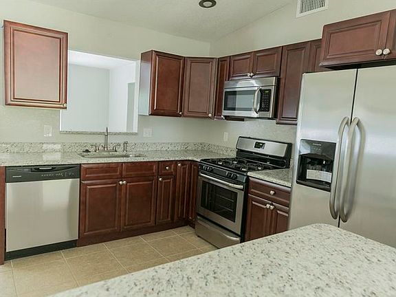 4th image of 38940 Clinton Ave