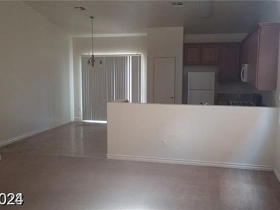 4th image of 5116 Blue Rose St