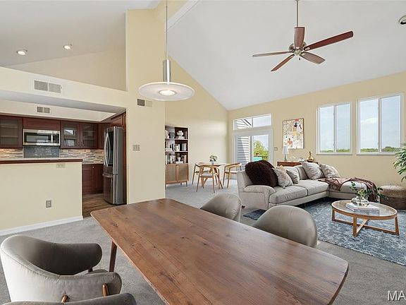 3rd image of 1848 Ridgeview Circle Dr