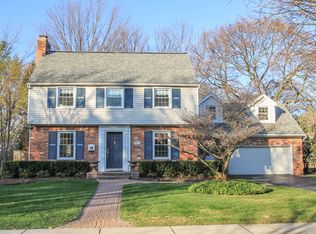 1051 Rivenoak St, Birmingham, MI 48009