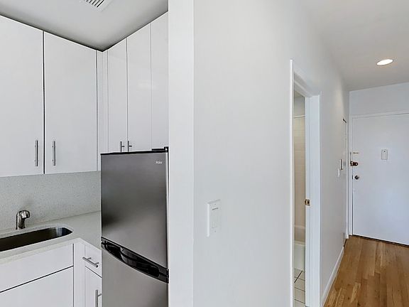 3rd image of 244 E Houston St APT 4C