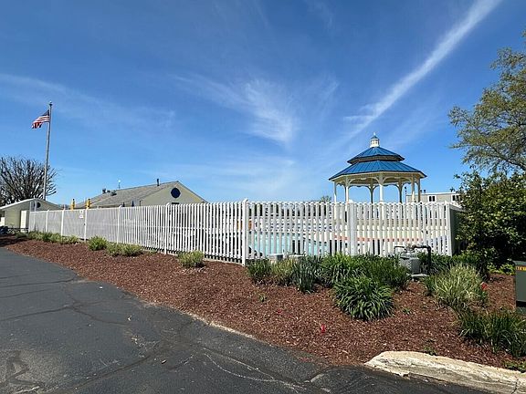 5th image of 261 Peninsula D Dr #D