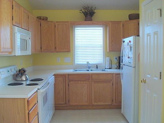 u-shaped kitchen has pantry