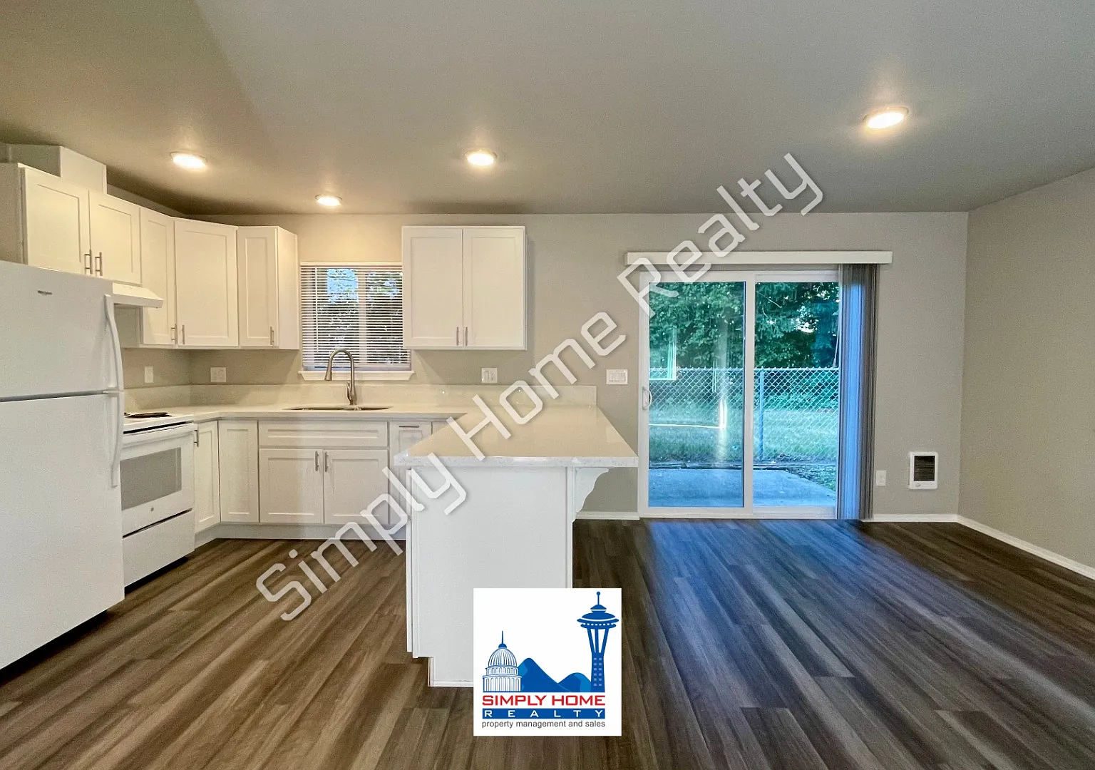 Cute and cozy, newly renovated 3 bedroom tucked inside a charming Tri-plex! — Photo 4