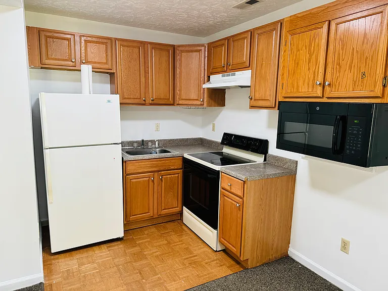 1675 Park Lawn Dr — Photo 4