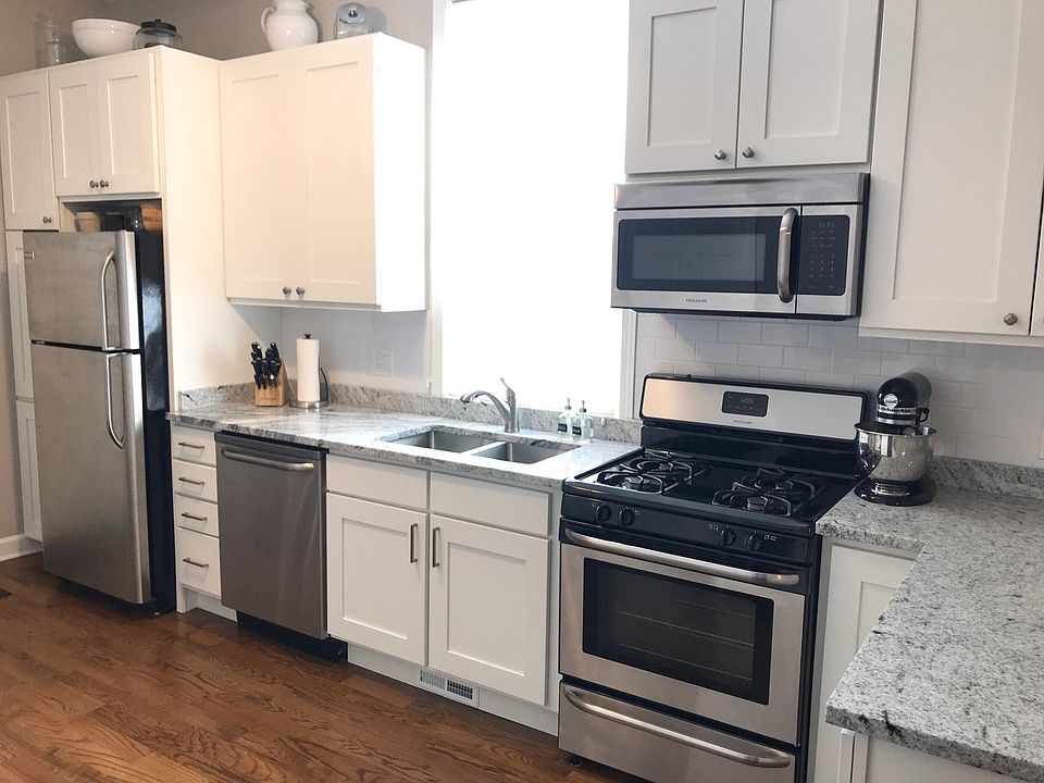1st image of 1641 N Rockwell St APT 1R