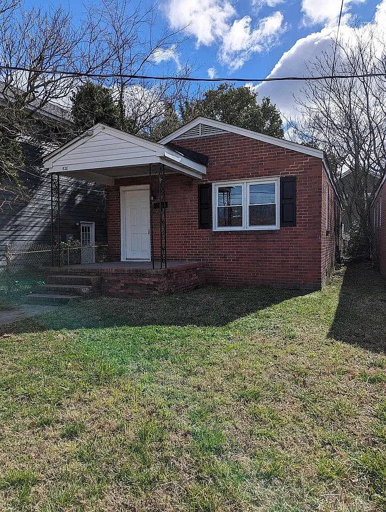 3 bed, 960 sqft, $1,535 — Photo 1