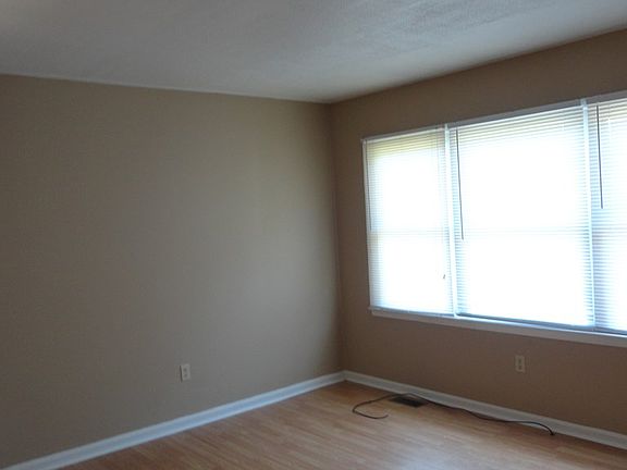 3rd image of 32-34 Richmond Hill Est