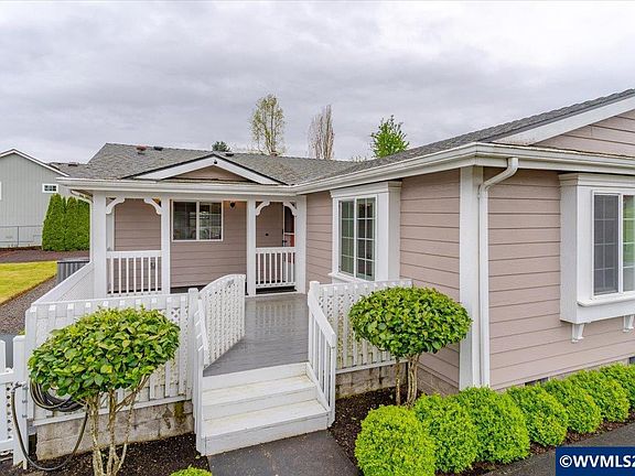 2nd image of 3427 Lake Vanessa Cir NW