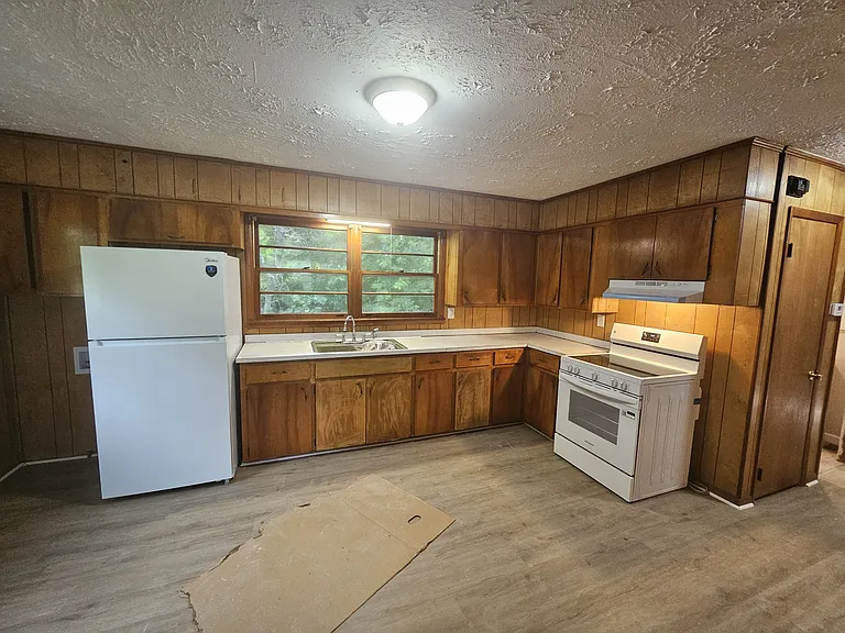 731 Maxanna Dr — Photo 3