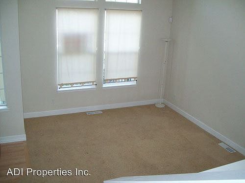 4th image of 6616 NE Rosebay Dr