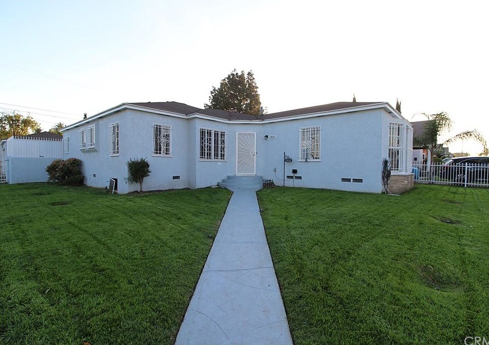 1st image of 800 W 104th St