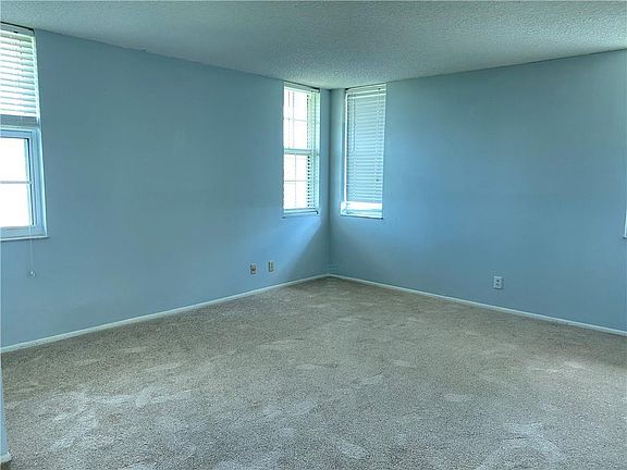 5th image of 3520 Oaks Way #1001