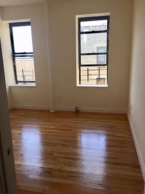 Rented by Roberto Guilbet, LREB | media 20