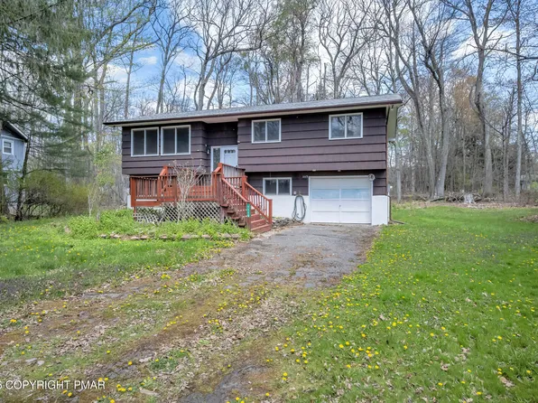 1115 Blue Jay Ln, Tobyhanna, PA 18466